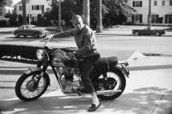 paul-newman-triumph-motorcycle.jpg