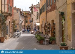 san-quirico-d-orcia-italy-april-street-view-small-typical-town-italian-provincial-tuscan-133687159.jpg